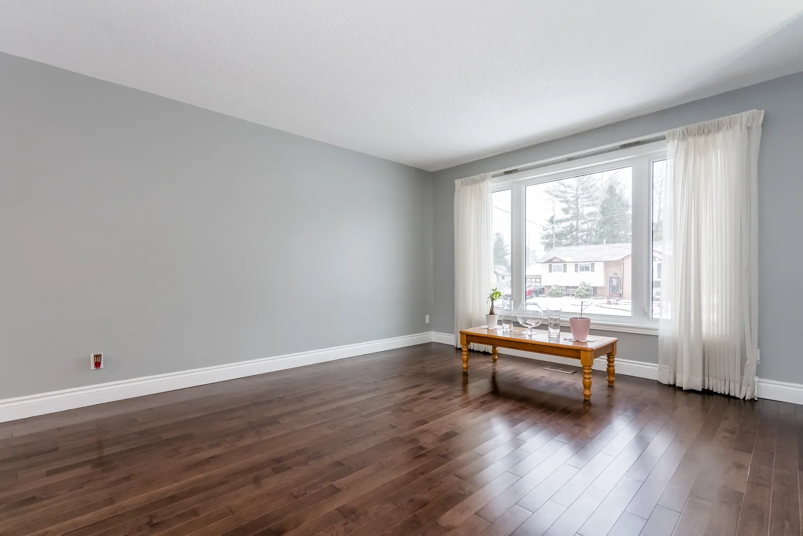 A living room Lackey Decorating painted, shown with its walls in the colour you choose below